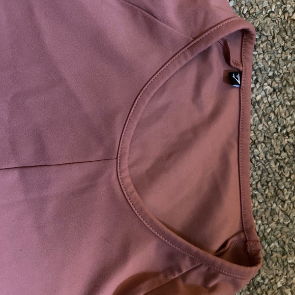 Gymshark Whitney Long Sleeve Crop Top - Picture 5 of 5